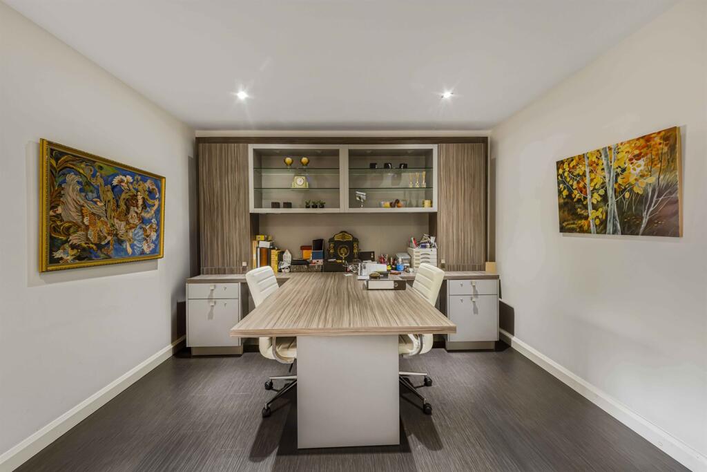 6 bedroom detached house for sale in Bow Green Road, Bowdon, Altrincham, WA14